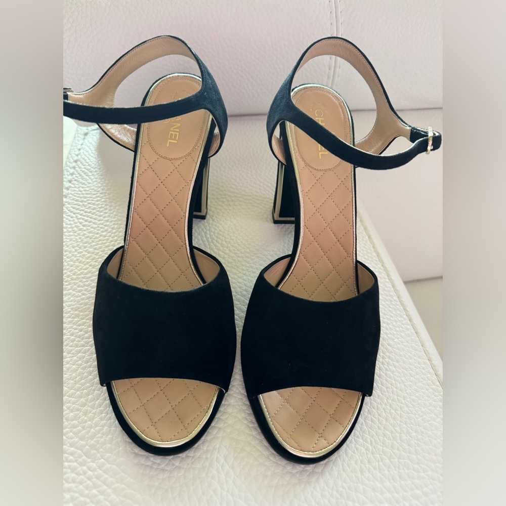 Chanel sandals 42